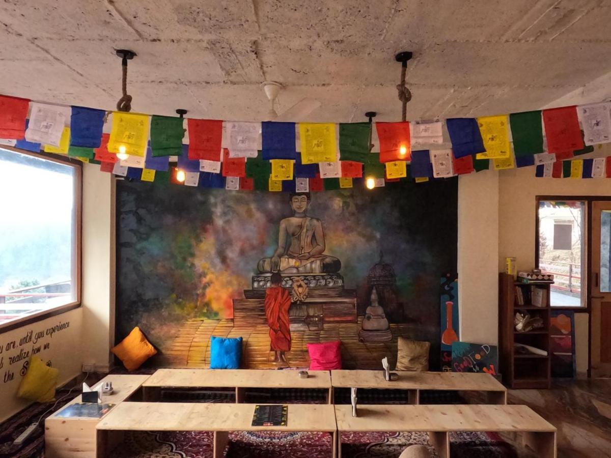 Cafe Monkbase- Food And Stay Manāli Esterno foto