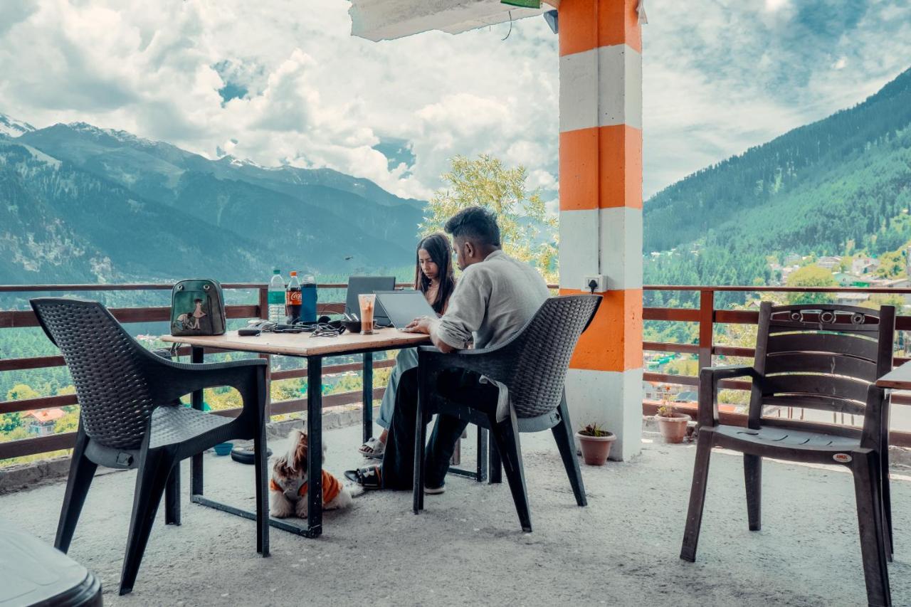 Cafe Monkbase- Food And Stay Manāli Esterno foto