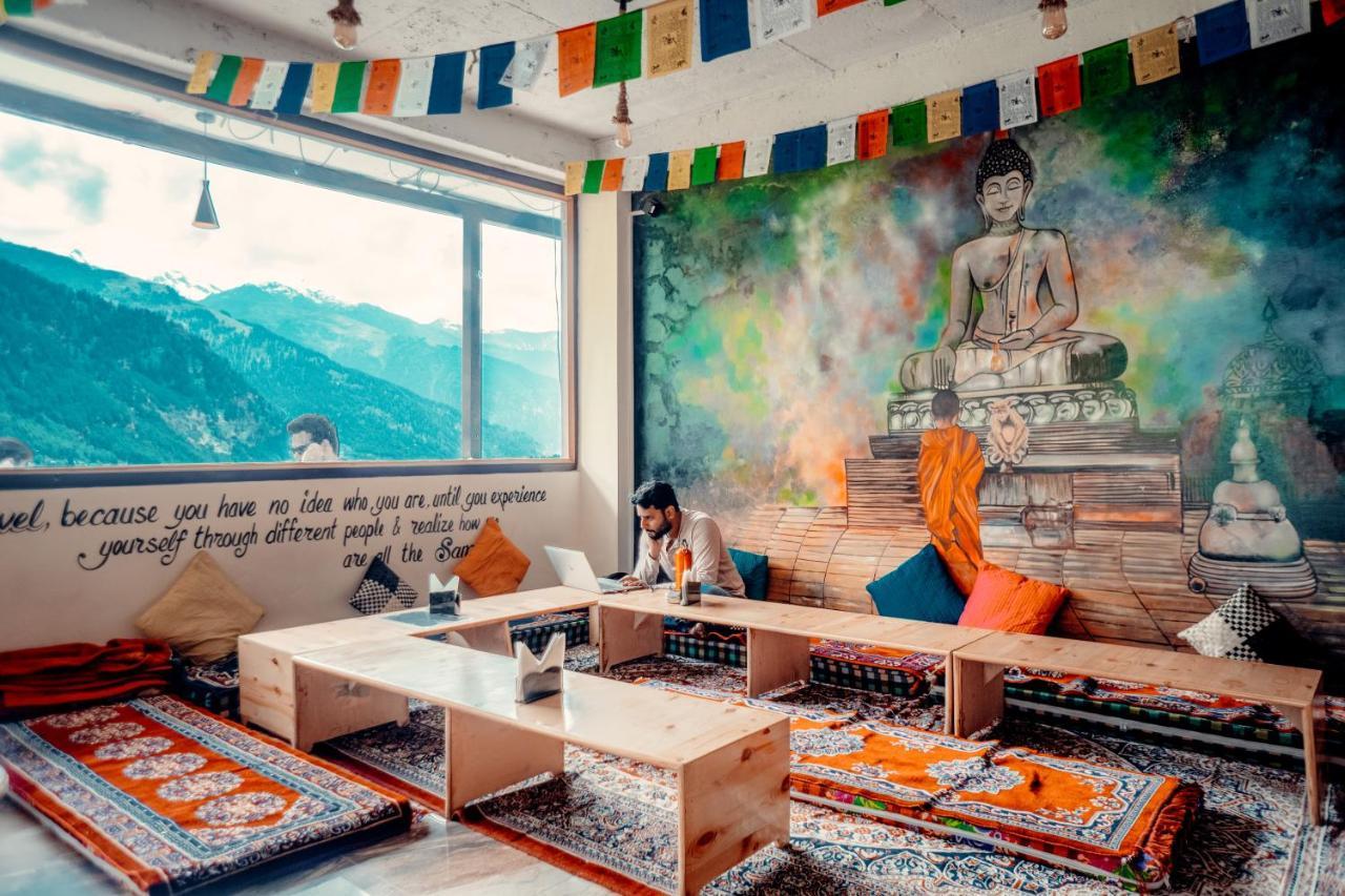 Cafe Monkbase- Food And Stay Manāli Esterno foto